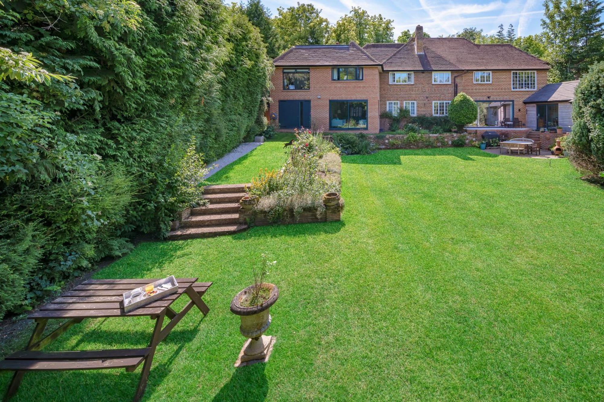 Westleigh Hotel Ashtead Exterior foto